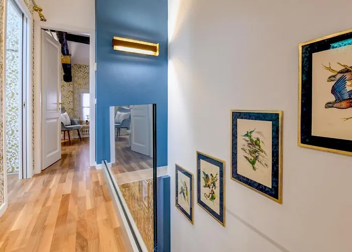 Glow - By Myhomeincomo Apartman *