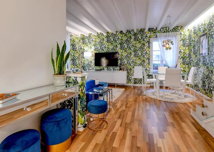 Glow - By Myhomeincomo Apartman *